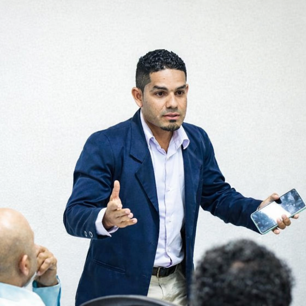 Norvi Rosario - Director